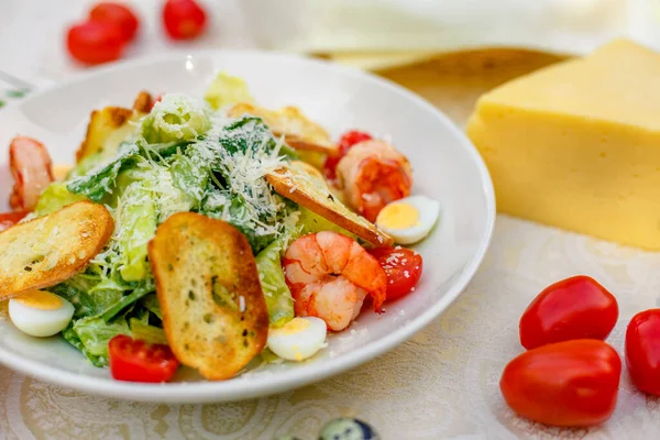 Caesar Salad Seafood Vegetables Herbs Healthy Food Table — Stock Photo, Image