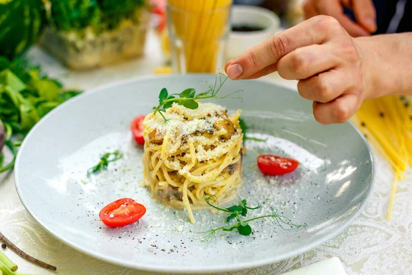 Italian Pasta Carbonara Served Table Ingredients — Stock Photo, Image