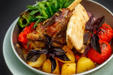 Izgara sebzeli kuzu budu.