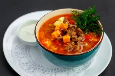 Çorbalı sıcak çorba ve sebzeli güveç.