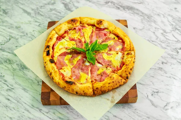 Italian Pizza Mozzarella Basil — Stock Photo, Image