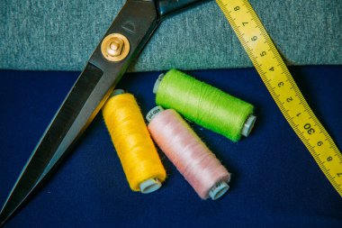 Masada bir takım terzilik araçları ve aksesuarlar