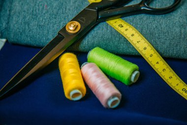 Masada bir takım terzilik araçları ve aksesuarlar