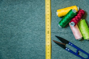 Masada bir takım terzilik araçları ve aksesuarlar