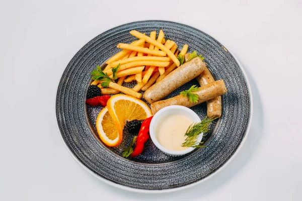 Baby Gericht Hühnerwurst Mit Pommes — Stockfoto