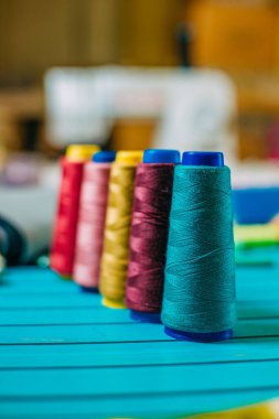 Masada bir takım terzilik araçları ve aksesuarlar