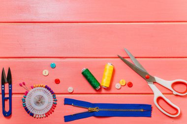 Masada bir takım terzilik araçları ve aksesuarlar