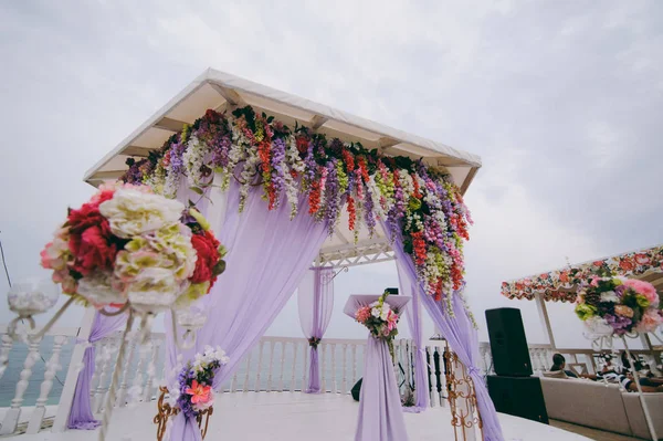 Cerimônias de casamento arco — Fotografia de Stock