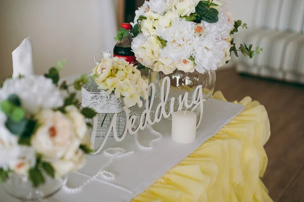 Decoración de mesas en la boda — Foto de Stock