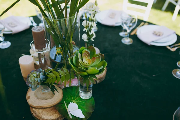 Decoration of tables at the wedding — Stock Photo, Image