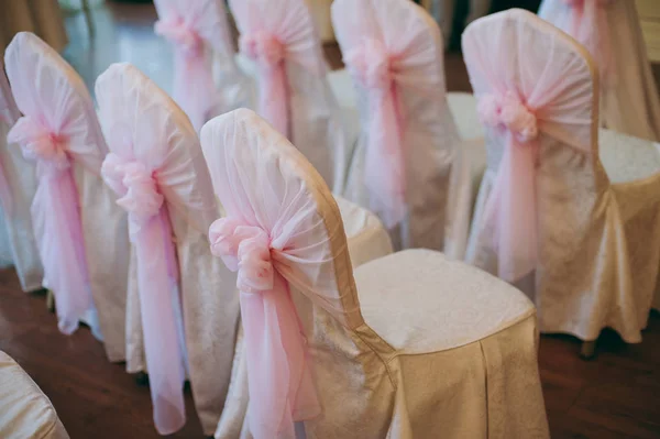 Decoração de cadeiras no casamento — Fotografia de Stock