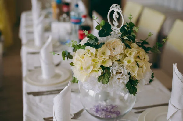 Bela decoração de flores no casamento — Fotografia de Stock