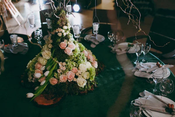 Bella decorazione di fiori al matrimonio — Foto Stock