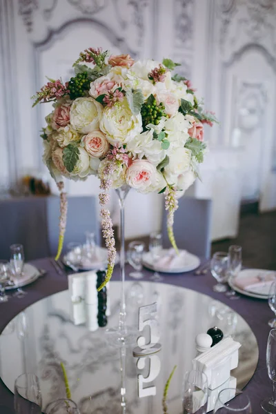 결혼식에 꽃의 아름 다운 장식 — 스톡 사진