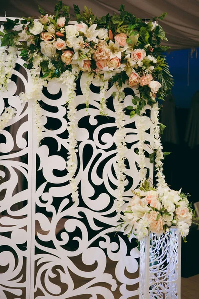 Hermosa decoración de flores en la boda —  Fotos de Stock