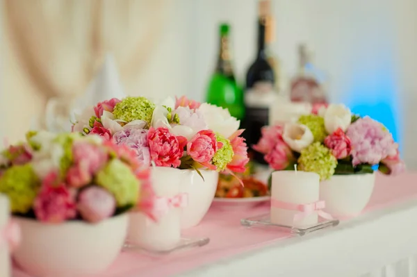 Beautiful decoration of flowers at the wedding — Stock Photo, Image