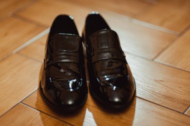 Set damat kelebek kemer kol düğmeleri saatler erkek aksesuarlar ayakkabılar