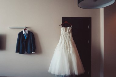 Güzel gelin ayrı ayrı gelinlik