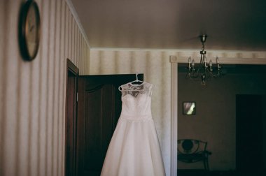 Güzel gelin ayrı ayrı gelinlik