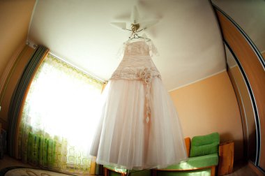 Güzel gelin ayrı ayrı gelinlik