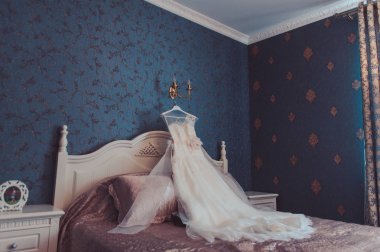 Güzel gelin ayrı ayrı gelinlik