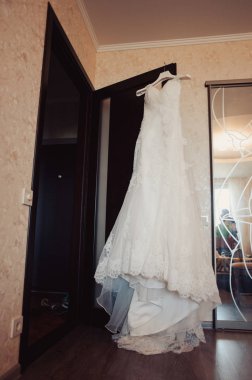 Güzel gelin ayrı ayrı gelinlik