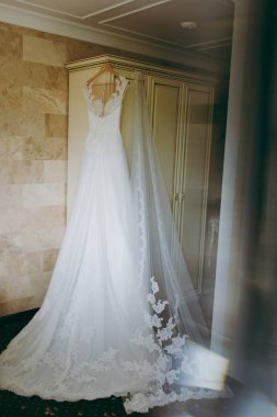 Güzel gelin ayrı ayrı gelinlik