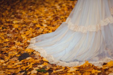 Güzel gelin ayrı ayrı gelinlik