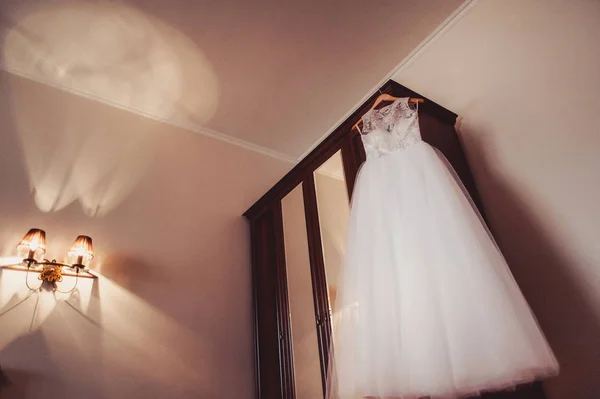 Belle mariée robes de mariée séparément — Photo