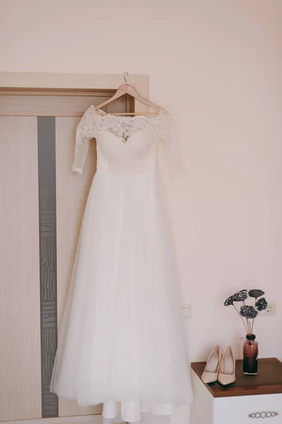 Hermosos vestidos de novia por separado —  Fotos de Stock
