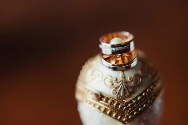 Dos anillos de boda — Foto de Stock
