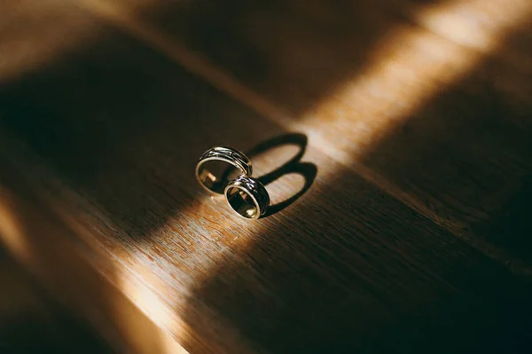 Dois anéis de casamento — Fotografia de Stock