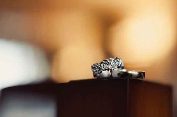 Dos anillos de boda — Foto de Stock