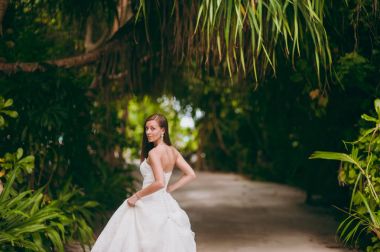 Avuç içi bir adada güzel gelin