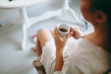 Soyunma elbise gelin. bir sabah güzel gelin