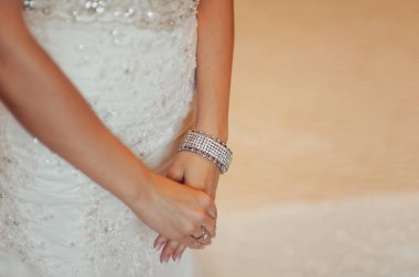 Gelinin el Bileziğinde. Gelin için güzel takı