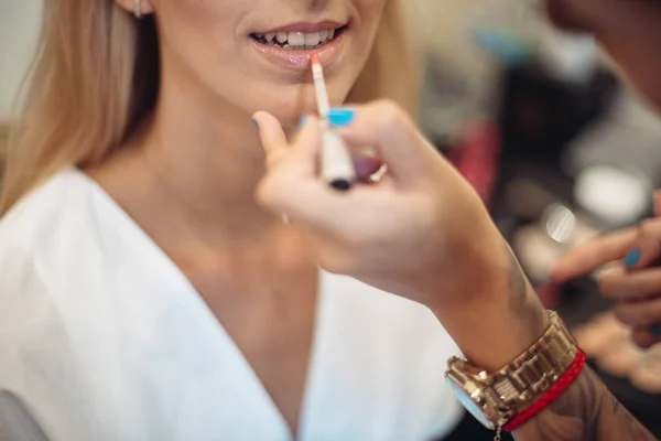 Maquillaje de novia. Hermoso maquillaje de boda para la novia. Grande con detalles — Foto de Stock