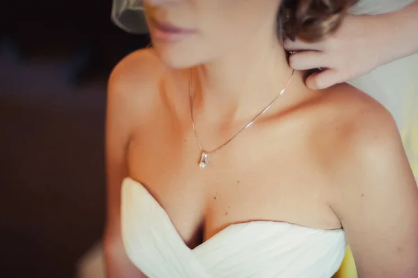 Manik-manik pengantin wanita. Perhiasan yang indah untuk pengantin wanita — Stok Foto