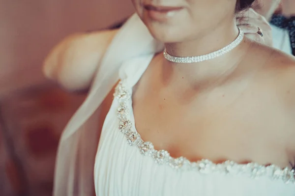 Perlen der Braut. schöner Schmuck für die Braut — Stockfoto