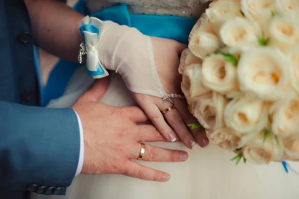 Alianças de casamento elegantes para cerimônia de casamento — Fotografia de Stock