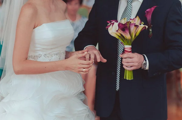 Putting on rings. The bride and groom dress rings Royalty Free Stock Images