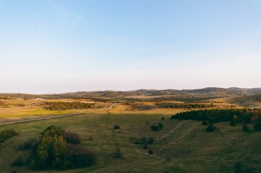 Yeşil Vadi dağ güneş tarafından aydınlatılmış