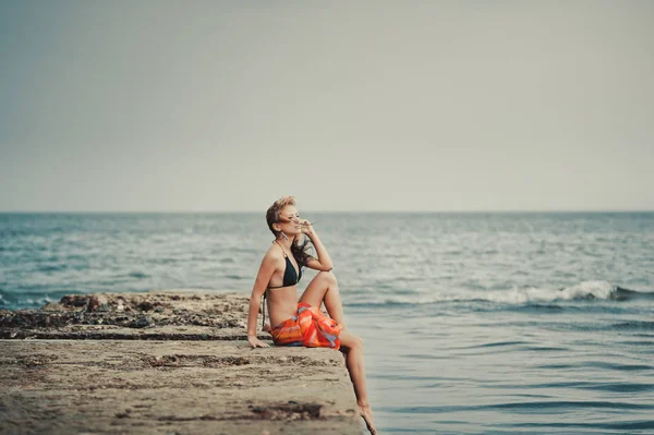 A girl in a swimsuit on a pier — Stock Photo, Image