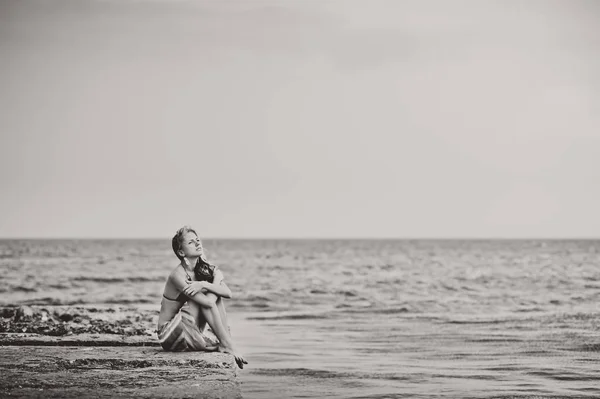 A girl in a swimsuit on a pier — Stock Photo, Image