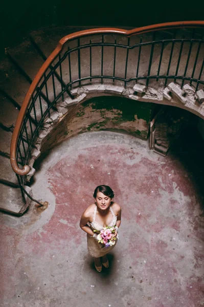 Gelin dairesel merdiven standları