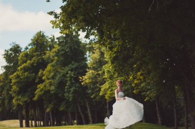 Düğün gününde güzel bir gelin portresi