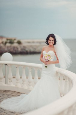 Düğün gününde güzel bir gelin portresi