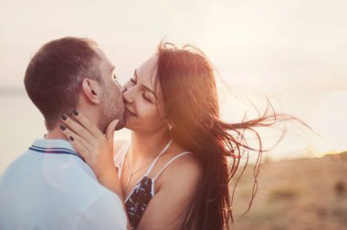 Doğada yürüyüşe aşık Çift