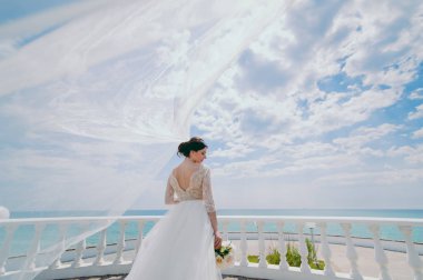 Düğün gününde güzel bir gelin portresi