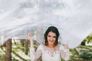 Düğün gününde güzel bir gelin portresi